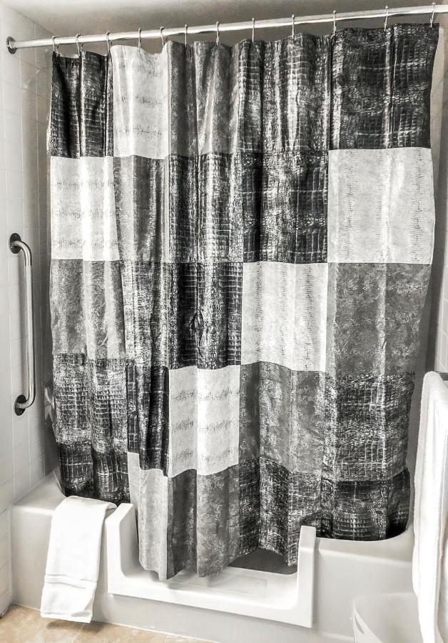 Short Term Rentals At The Park At Trowbridge Senior Community Southfield Bagian luar foto