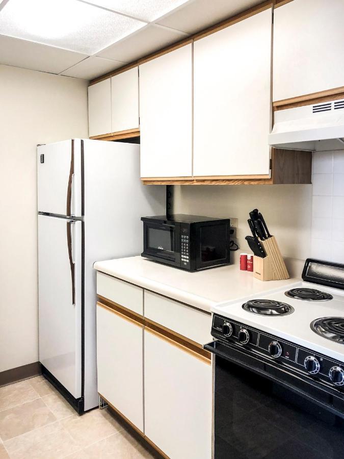 Short Term Rentals At The Park At Trowbridge Senior Community Southfield Bagian luar foto