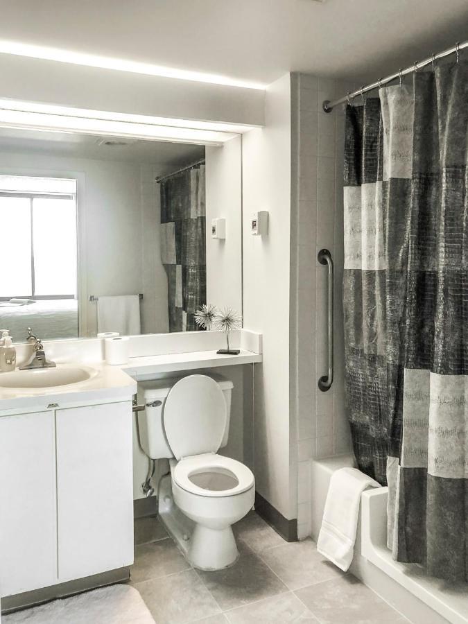 Short Term Rentals At The Park At Trowbridge Senior Community Southfield Bagian luar foto