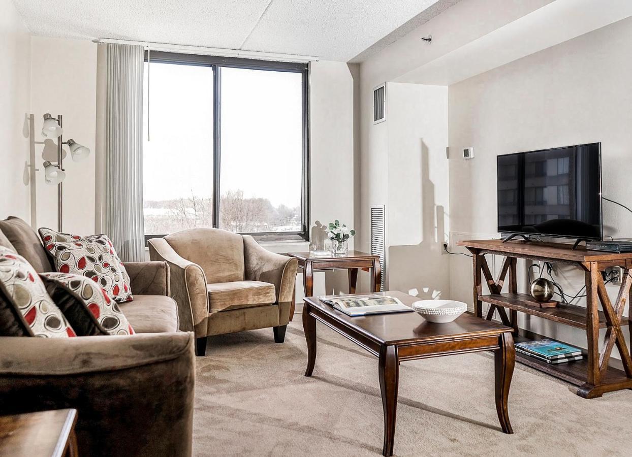Short Term Rentals At The Park At Trowbridge Senior Community Southfield Bagian luar foto