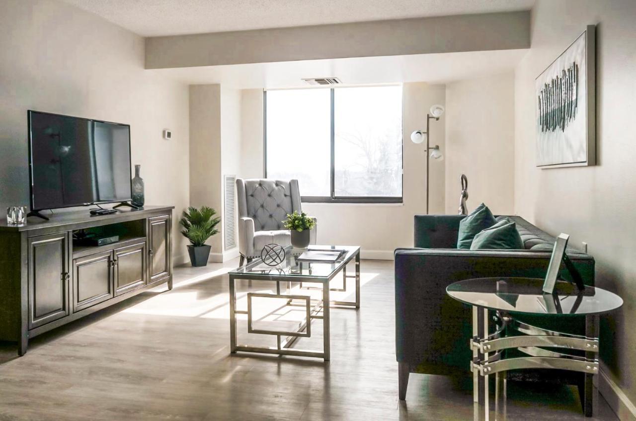Short Term Rentals At The Park At Trowbridge Senior Community Southfield Bagian luar foto