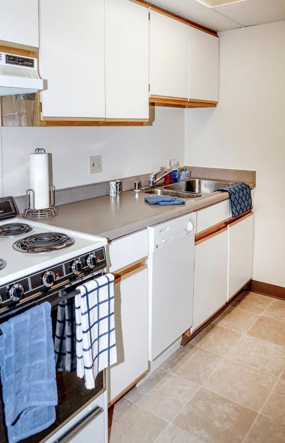 Short Term Rentals At The Park At Trowbridge Senior Community Southfield Bagian luar foto