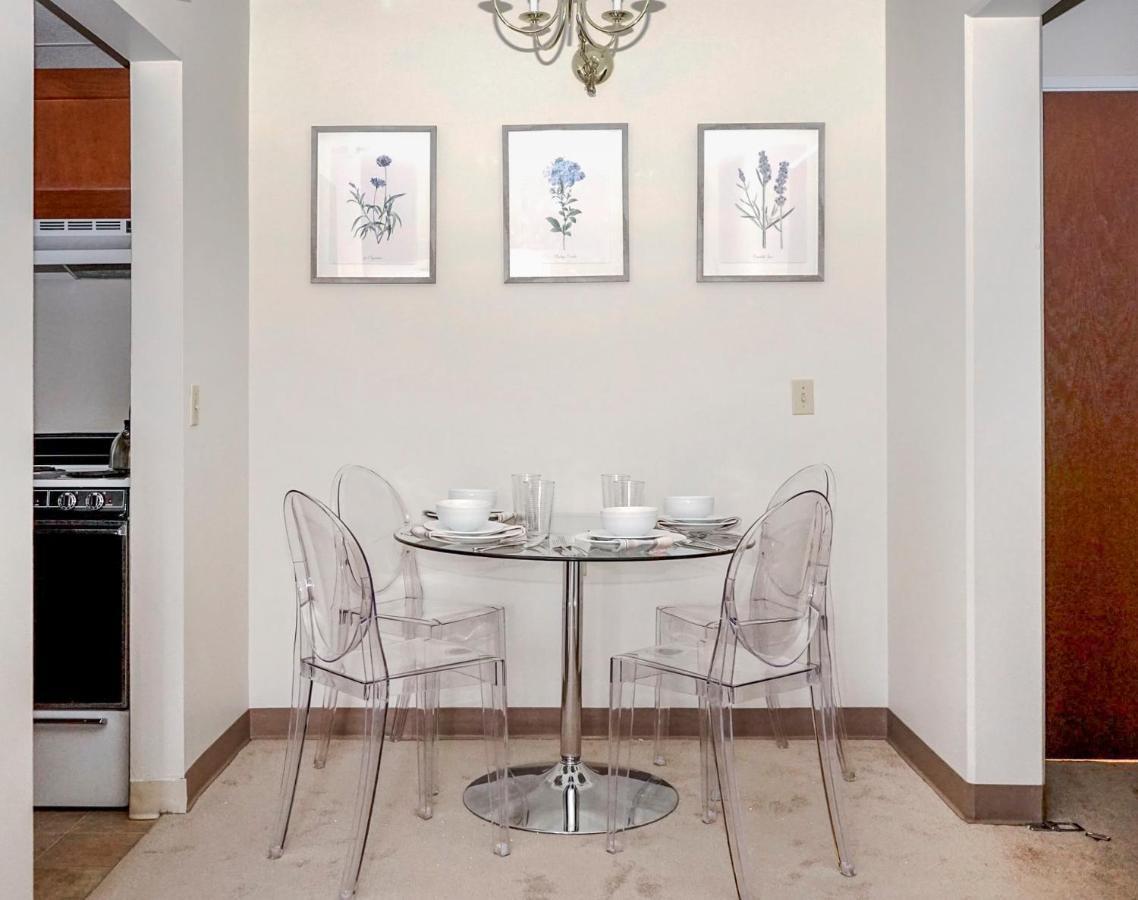 Short Term Rentals At The Park At Trowbridge Senior Community Southfield Bagian luar foto