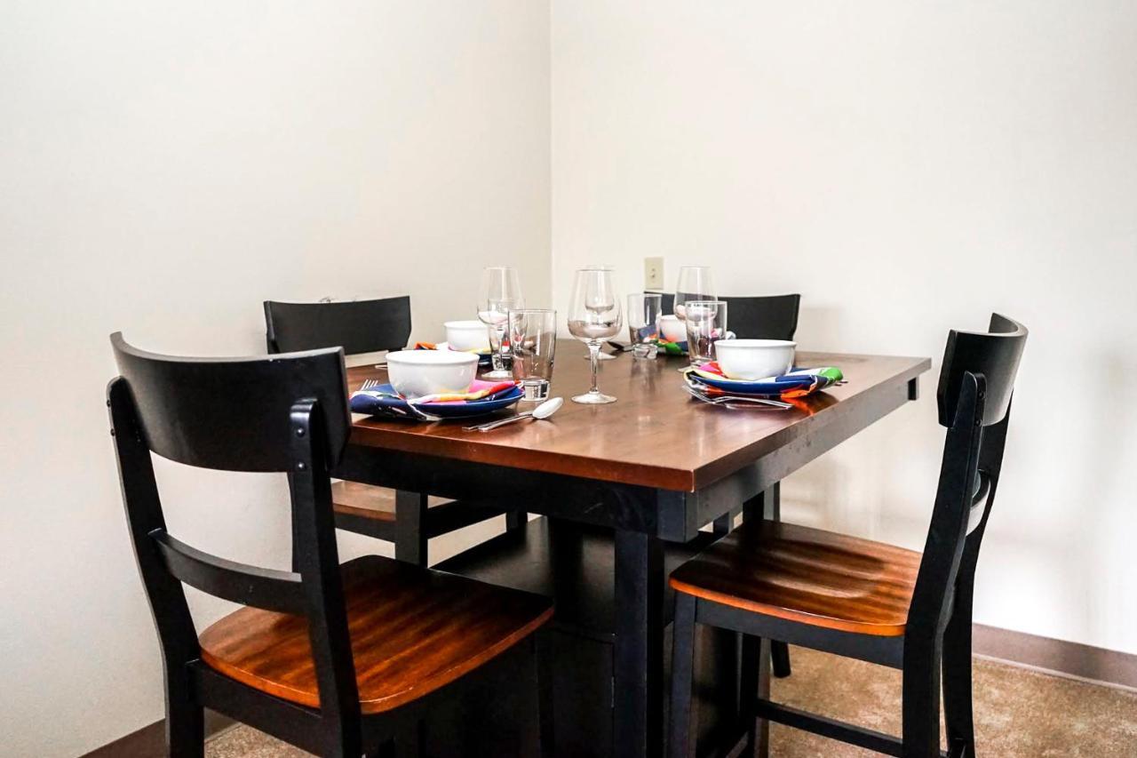 Short Term Rentals At The Park At Trowbridge Senior Community Southfield Bagian luar foto