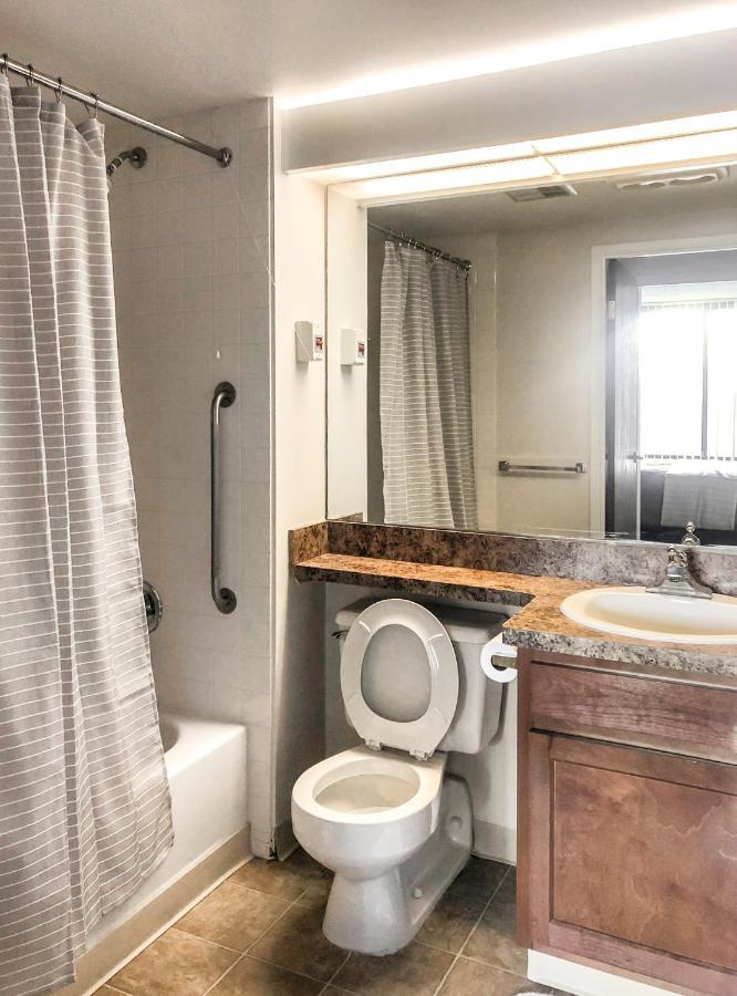 Short Term Rentals At The Park At Trowbridge Senior Community Southfield Bagian luar foto