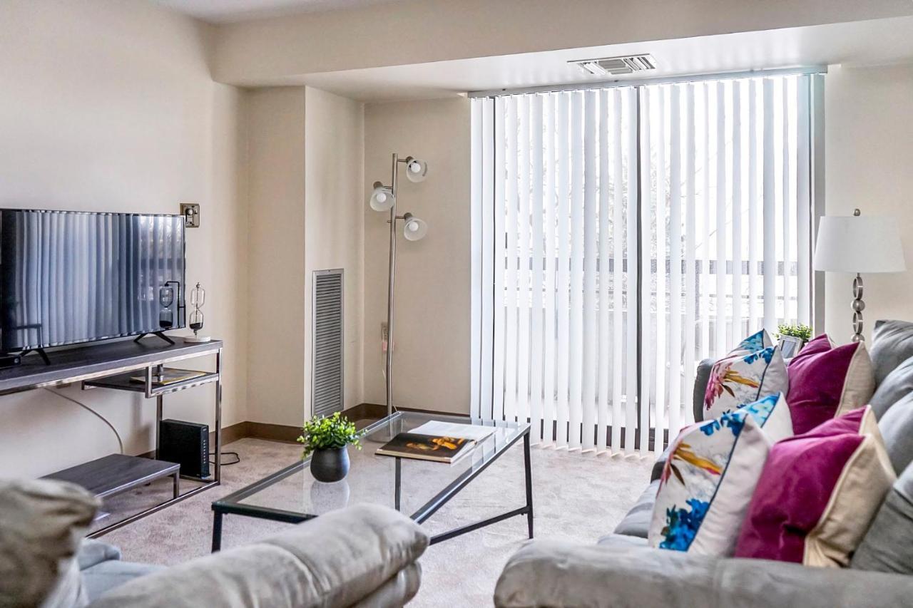 Short Term Rentals At The Park At Trowbridge Senior Community Southfield Bagian luar foto