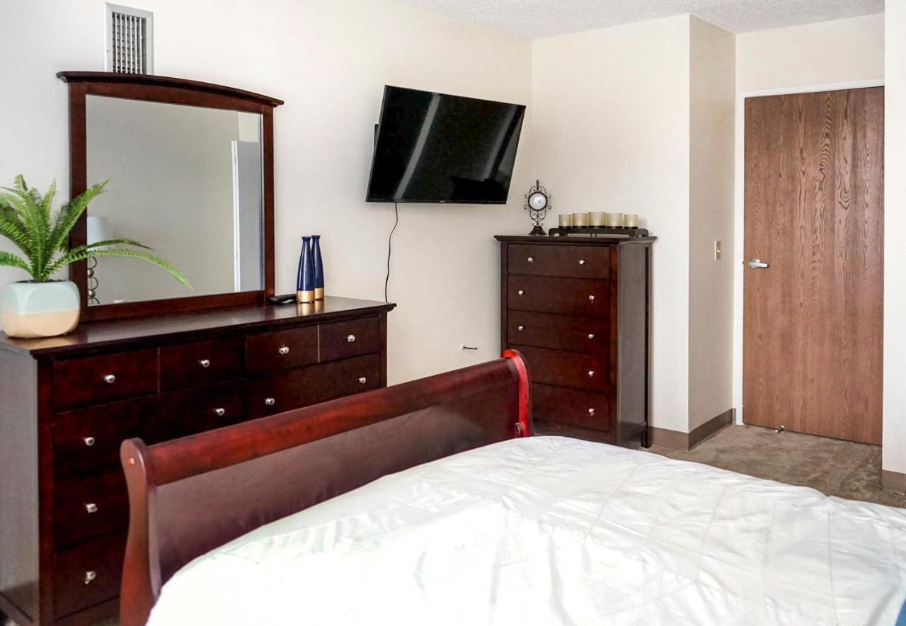 Short Term Rentals At The Park At Trowbridge Senior Community Southfield Bagian luar foto