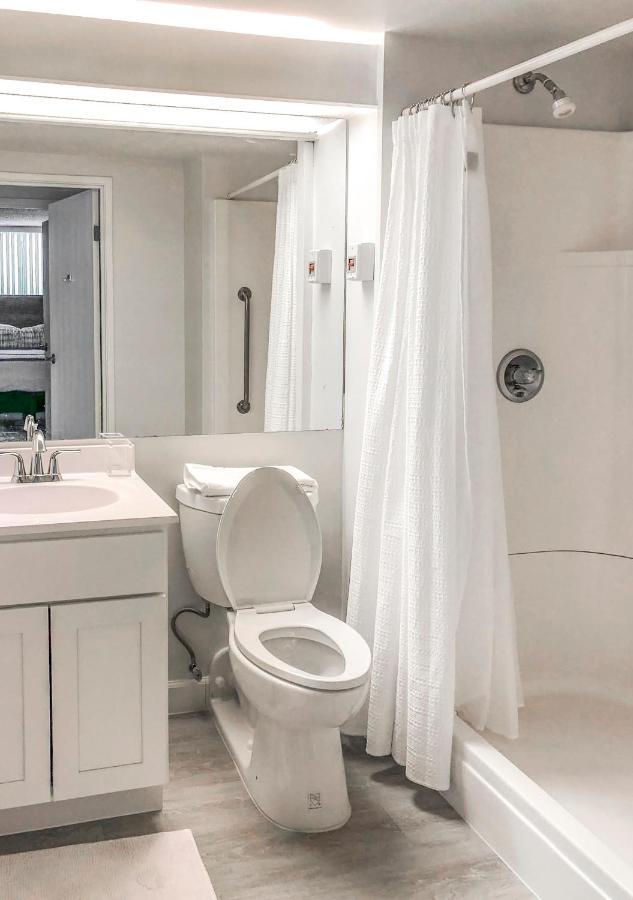 Short Term Rentals At The Park At Trowbridge Senior Community Southfield Bagian luar foto